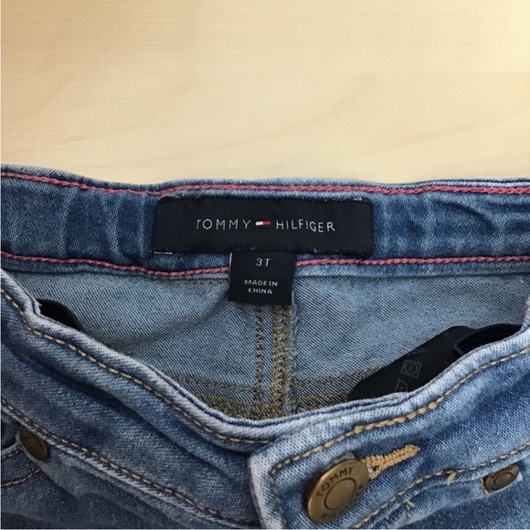 Tommy Hilfiger stretchy skinny jeans with adjustable waist. Size 3 t - Picture 4 of 7